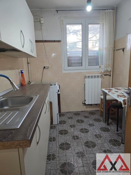 Titan, metrou Grigorescu, bloc H, etaj 3.